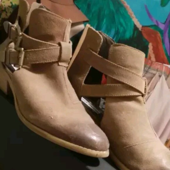 Steve Madden cut out booties - Picture 2 of 7